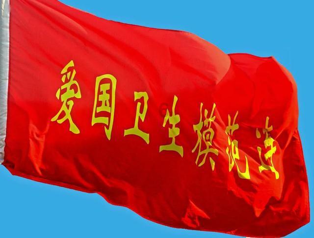 救援受困的长颈鹿